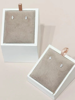 Brinco Ponto de Luz Navete