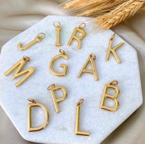 Pingente Letra Forma