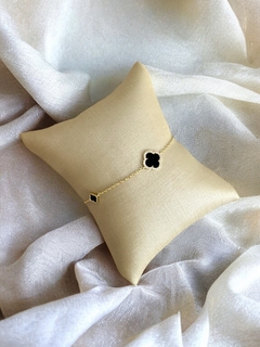Pulseira Trevo Preto Cravacao Lateral - comprar online