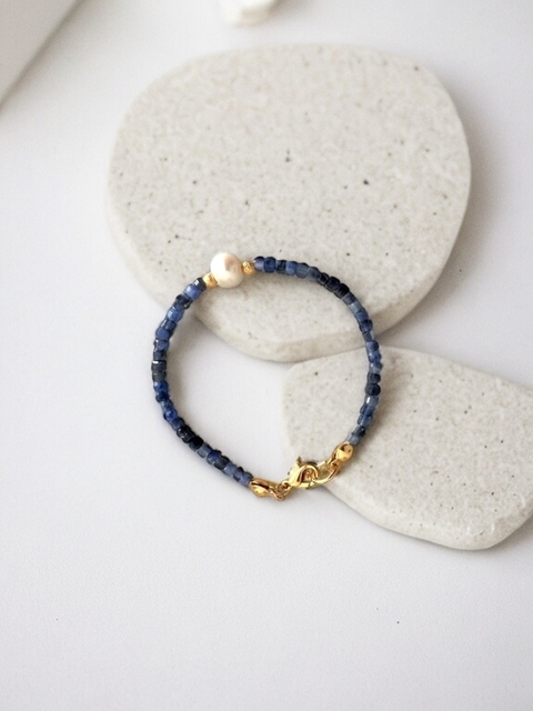 Pulseira Briana Pedras Azuis com Pérola