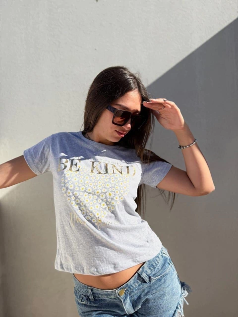 Remera BE KIND - comprar online