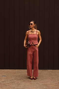 Calça wide cos alto na internet