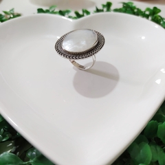 Anel Oval Madrepérola - comprar online