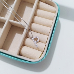 Gargantilha Pingente Inicial Cravejado - comprar online