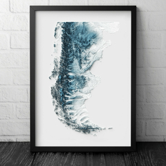 Mapa da Patagônia, destacando montanhas e formações geográficas com tonalidades de azul e branco.