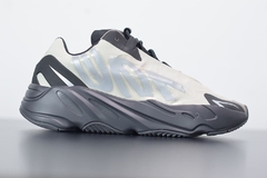 Tênis Adidas Yeezy Boost 700 MNVN Bone - comprar online