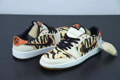 Imagem do Tênis Jordan 1 Low OG Year of the Tiger