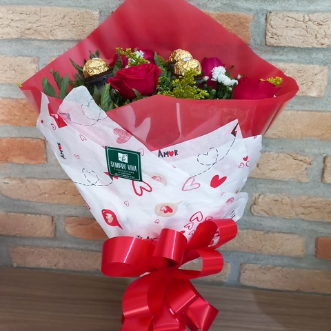 Buque Tradicional Com 4 rosas + Ferrero Rocher