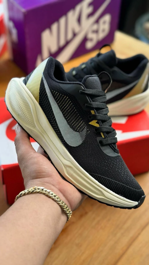 NIKE RUNNING PRETO BEGE - comprar online