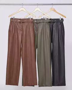 Calça Reta Couro Cinto Forrado - comprar online
