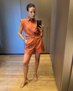 Cropped Camisa Couro Botão Forrado Karmani - comprar online