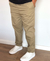 Jogger importado de gabardina beige en internet