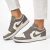 TÊNIS NIKE - BRANCO COM BEGE