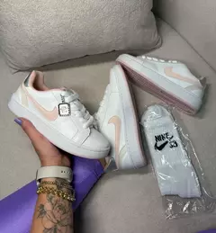 TÊNIS NK SB1800