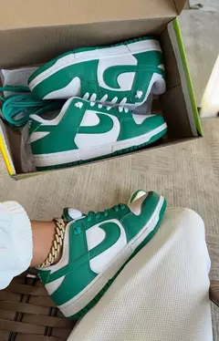 TÊNIS DUNK LOW PRO na internet