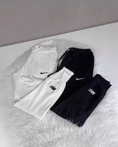CALÇA MOLETOM NK BORDADA