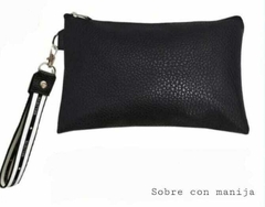 Cartera con llavero de mano eco cuero