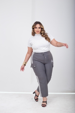 BLUSA CANELADA LISTRADA COM MANGA E GOLA ALTA PLUS SIZE - comprar online