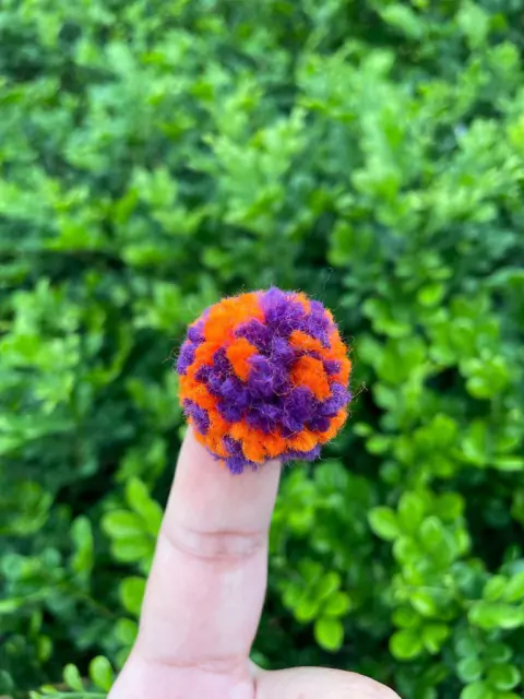 POMPOM ROXO E LARANJA