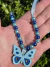 COLAR DE PÉROLAS BORBOLETA AZUL - comprar online