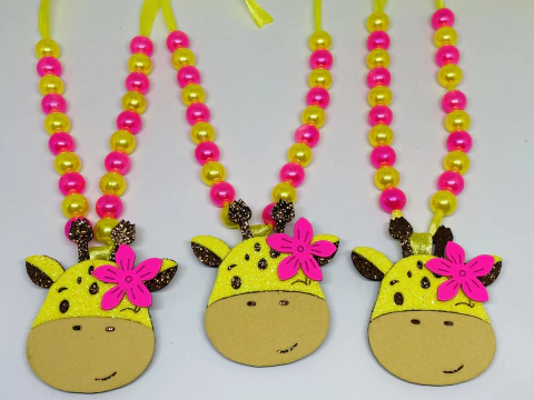 COLAR DE PÉROLAS GiRAFA COM FLOR