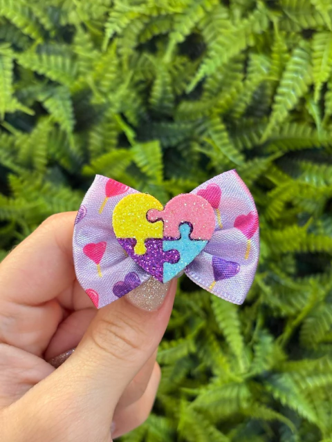 LAÇOS LILAS CORAÇÃO AUTISMO - comprar online