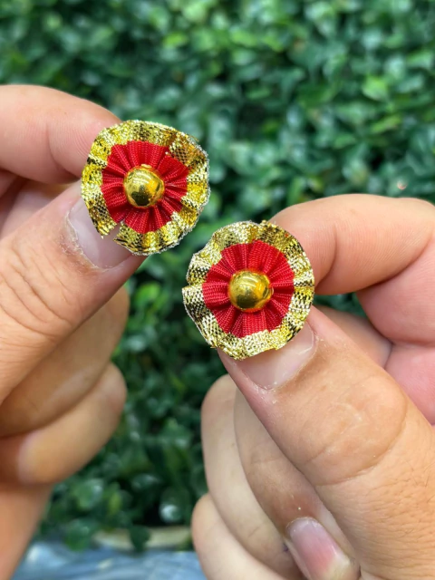 MINI FUXICO VERMELHO COM BORDA DOURADA - comprar online