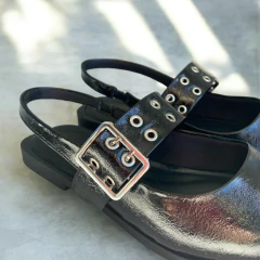 Sapatilha slingback Lucie Fivela e Ilhós Preta Verniz - UZZEAME | Sapatos Femininos