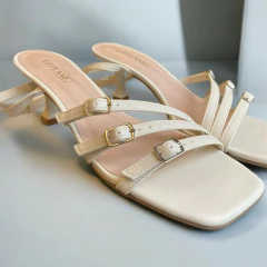 Sandália feminina Marina salto taça Off White na internet