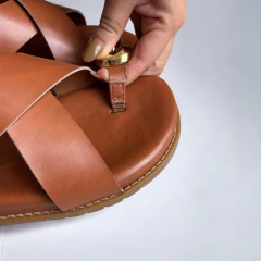 SANDÁLIA DE DEDO BOHO FIVELA ORGÂNICA MARROM - UZZEAME | Sapatos Femininos