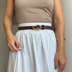 cinto feminino marrom com fivela dourada