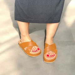 Sandália plataforma Siena Marrom camel tiras em x - loja online