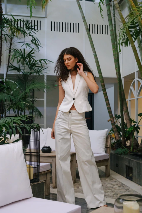 SS 26 / The shades/ Sculptural lines - comprar online