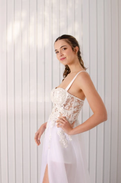 Bralette con falda transparente off white en internet