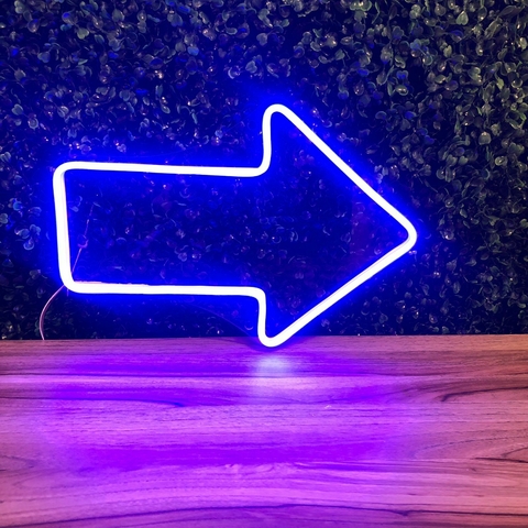 Luminária Painel Neon Led - Seta 24x34cm