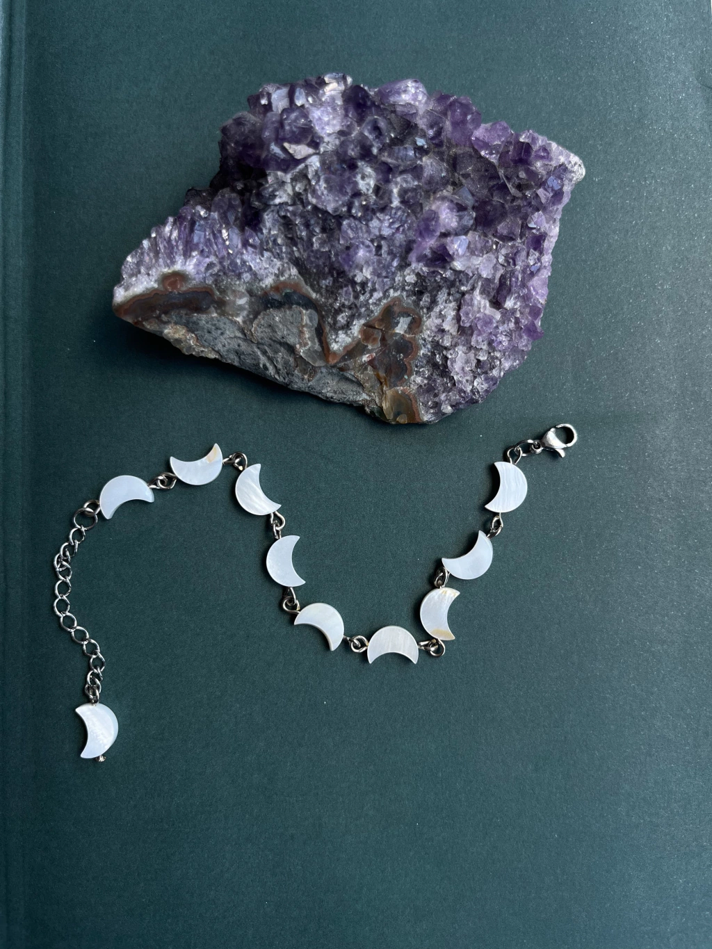 Pulseira Entremeios • Meia Lua Madrepérola