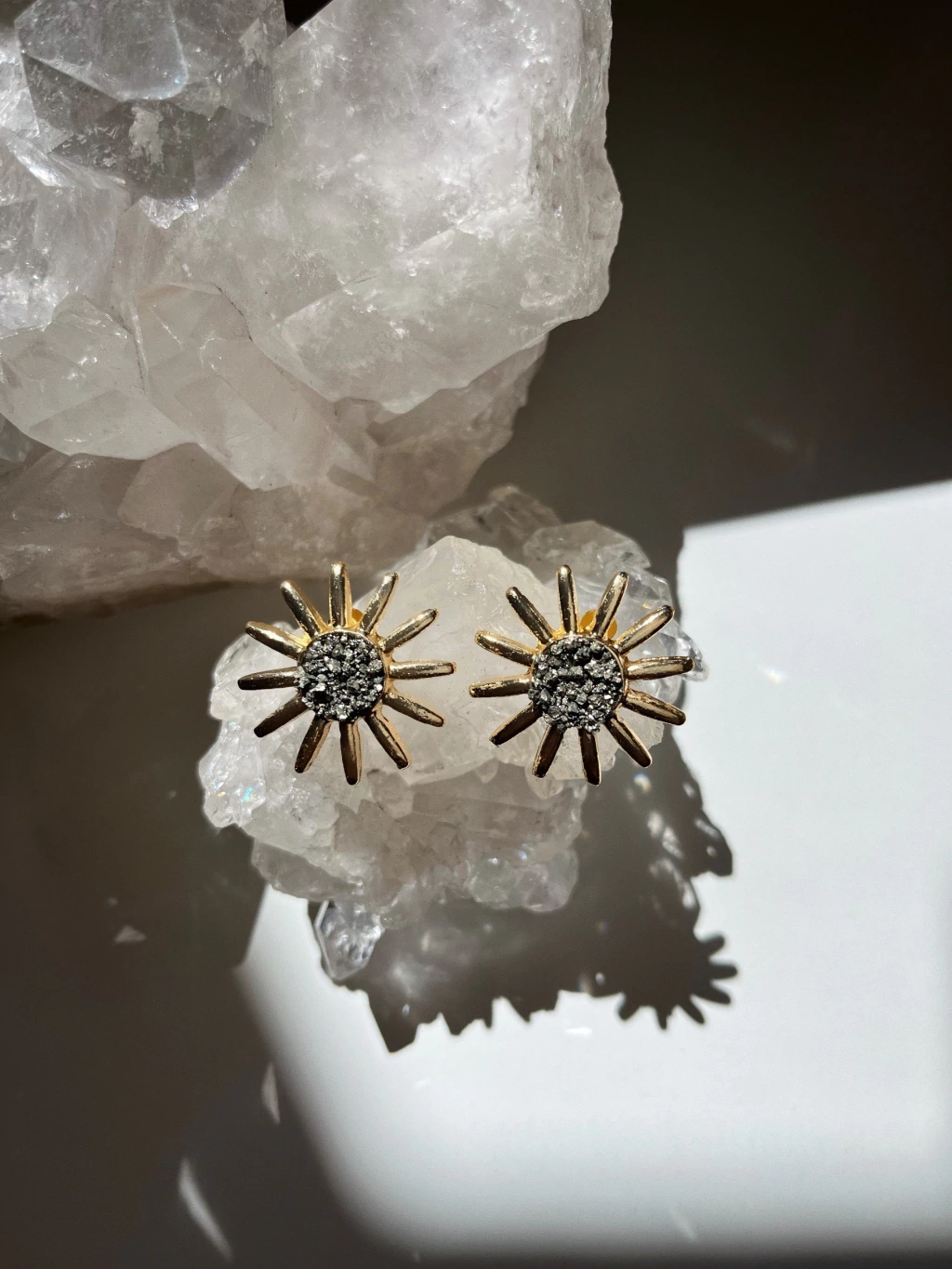 Brinco Sol de Pirita • Dourado