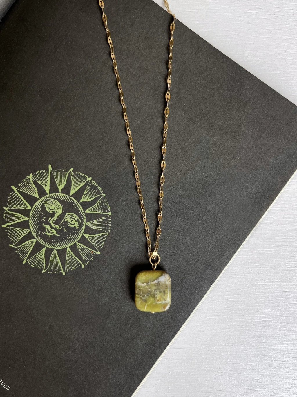 Colar Jade | Dourado