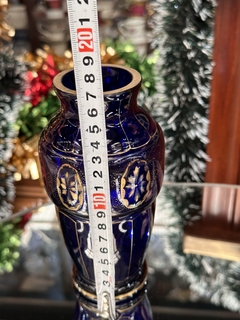 florero de cristal con detalles en oro - tienda online