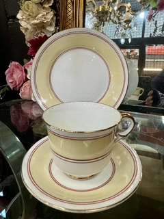 Trio de té de porcelana inglesa Ranleigh