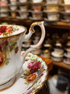 Taza de té con plato Old Country Roses de Royal Albert en internet