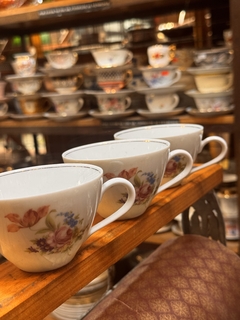 LOTE de 3 Tazas de té de porcelana SIN PLATO en internet