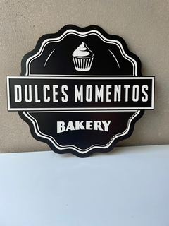 cartel con logo