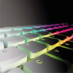 Imagen de Raspberry Pi 500+ 16GB RAM US Layout