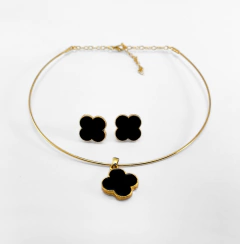 Kit Colar Choker Argola Pingente e Brinco Resinado Trevo Quatro Folhas Grande