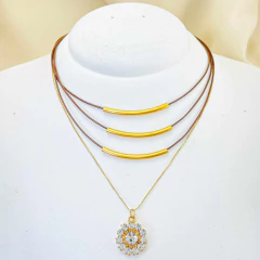 Colar com Três fios de Couro, Pingente e Correntinha Dourada - GRM Bijuterias