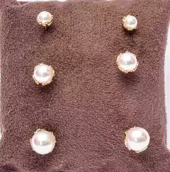 Três Brincos de Pérolas Variadas na internet