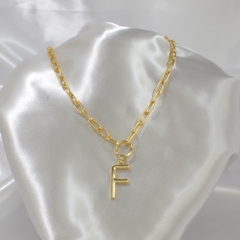 Colar Feminino Correntinha Dourada e Pingente Letra Inicial do Nome - loja online