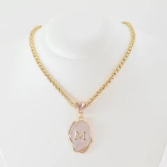 Colar Pingente Letra Resinada com Corrente Veneziana - GRM Bijuterias