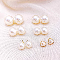 Brinco Pérola Branca Lisa e Coração - Vários Tamanhos